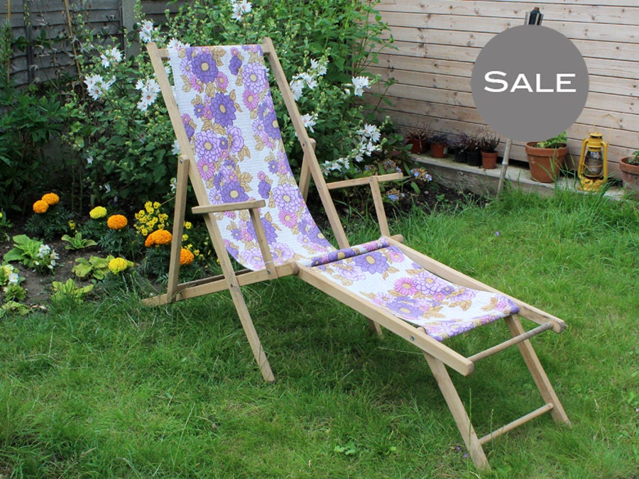 Vintage Retro Holz Liegestuhl mit 70er Jahre Floral Stoff Sitz