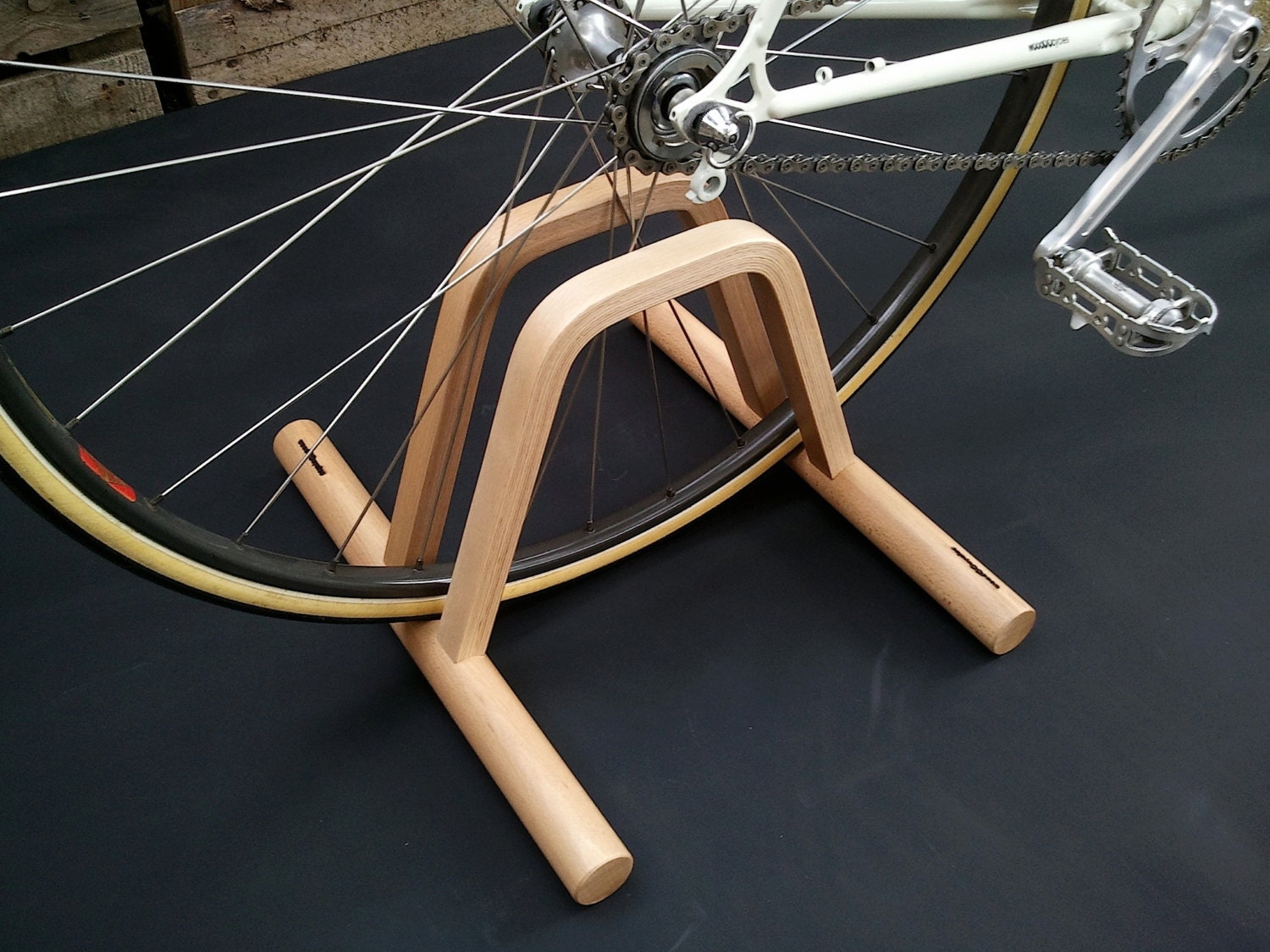 2 bike floor rack