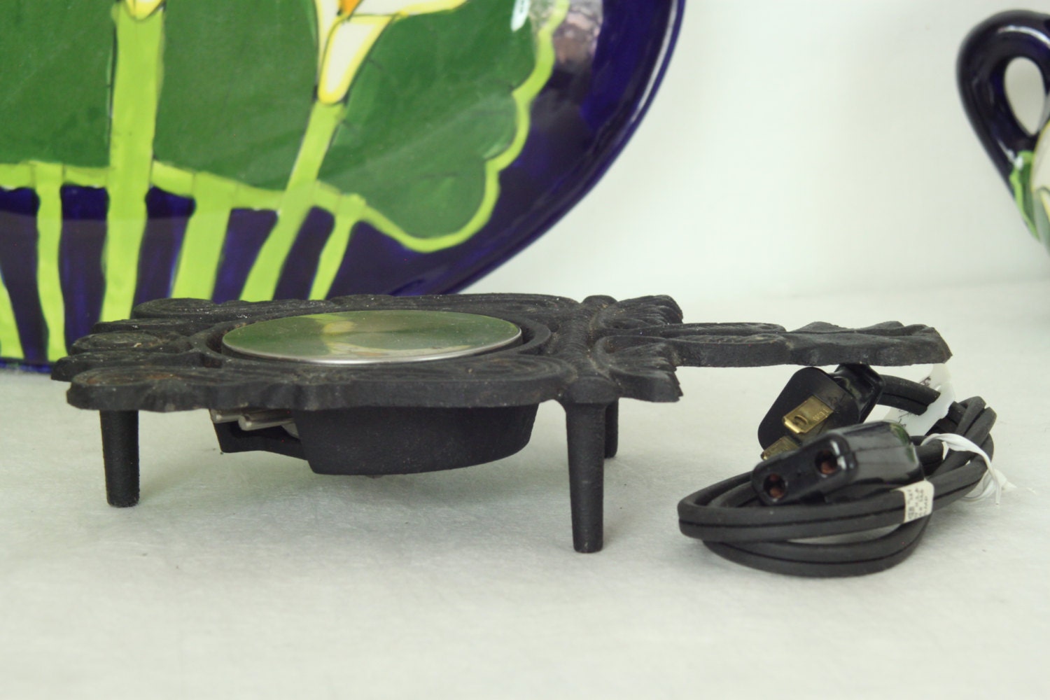 Black Cast Iron Williamsburg Food Warmer Model 1700 Serving