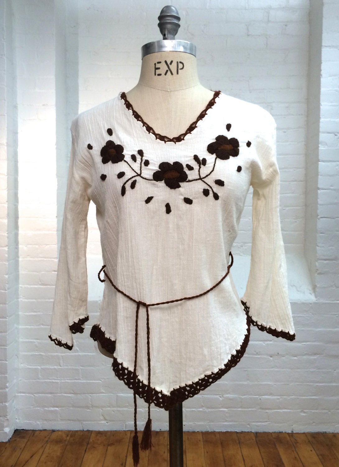 vintage peasant blouse // ivory gauze embroidered top // XS