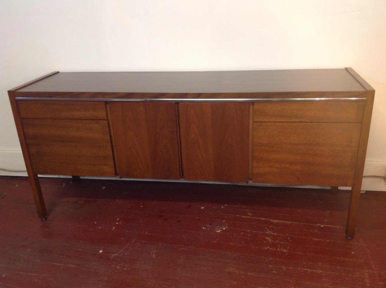 Mid Century Modern Credenza Manufactured by Kimball Haute Juice