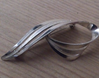 vintage sterling silver swirl brooch