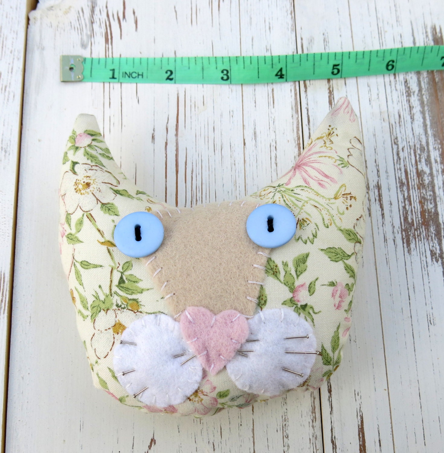 Pin cushion / Cat pin cushion / sewing accessory / sewing kit