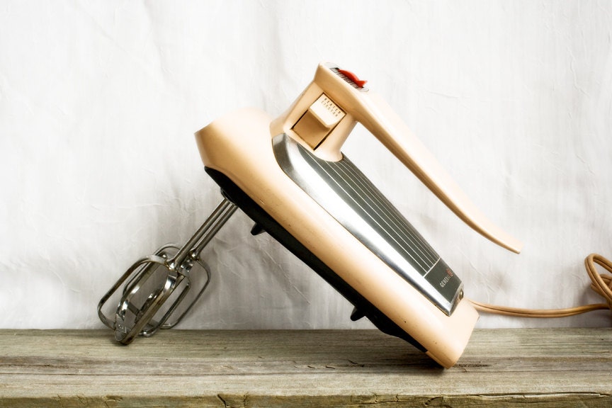 Vintage Pink Hand Mixer General Electric by NostalgicWarehouse