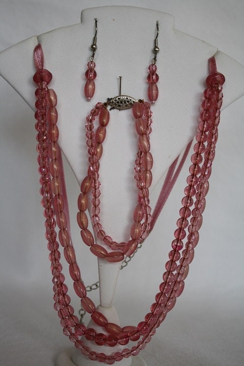 Pink Acrylic Beaded Necklace set by Crickettes on Etsy