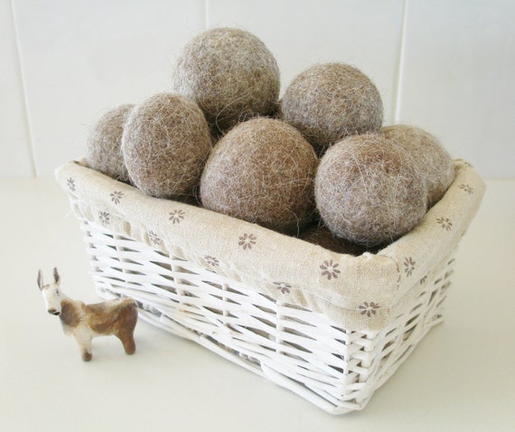 6 Llama Fibre Dryer Balls with Drawstring Bag.