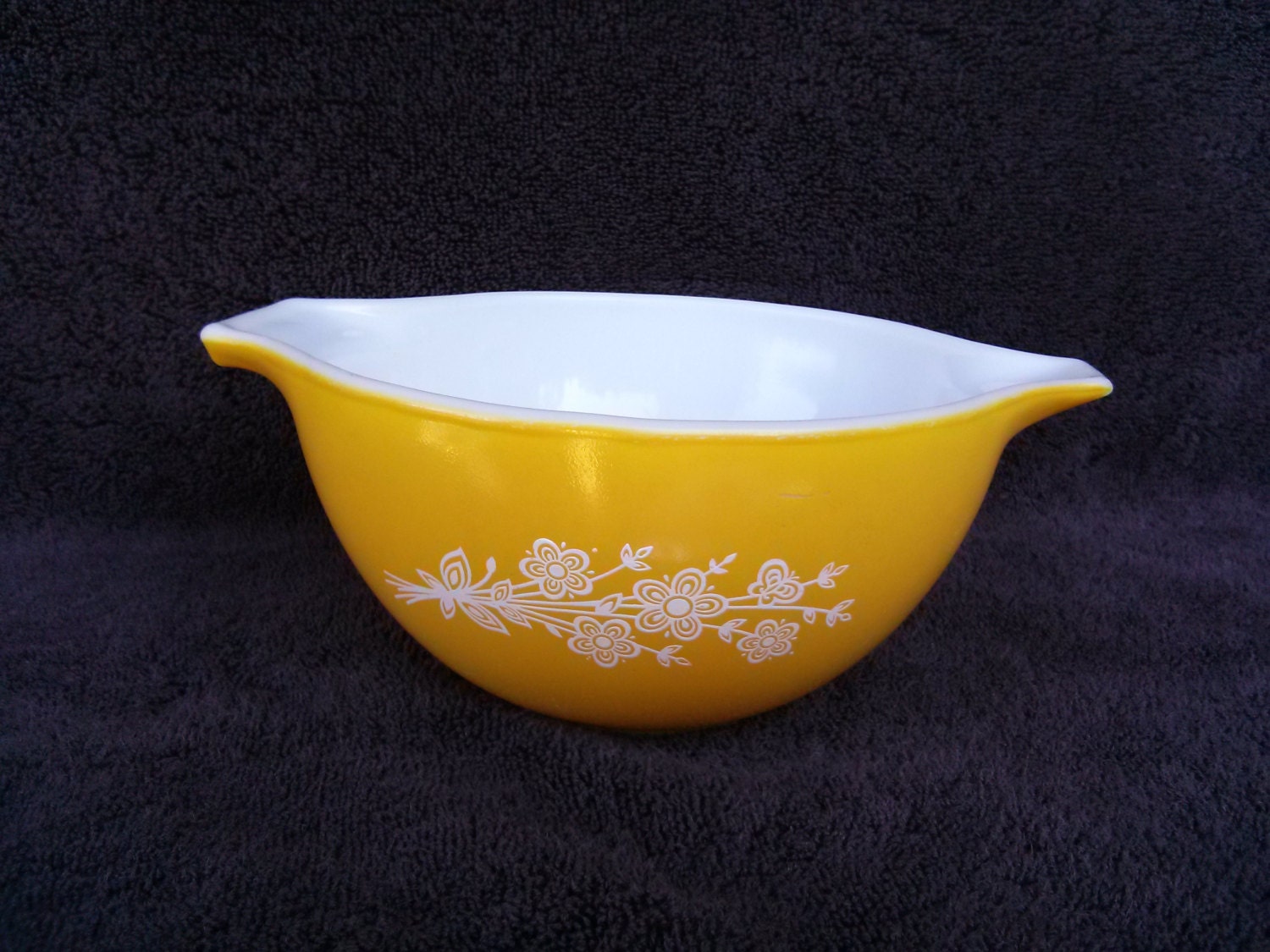 Vintage Pyrex bowl Gold Butterfly 750 mL 441