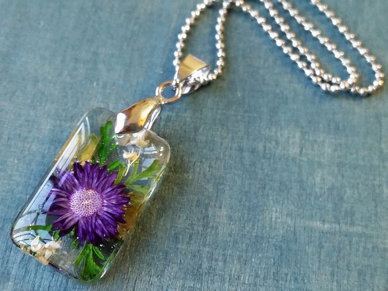 1 Piece of 26 x 16 mm Real Dried Flower Resin by CarmanGemsHouse