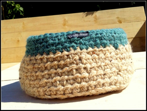 Crochet basket by Craftfulness on Etsy Sewrella yarnspirations bernat