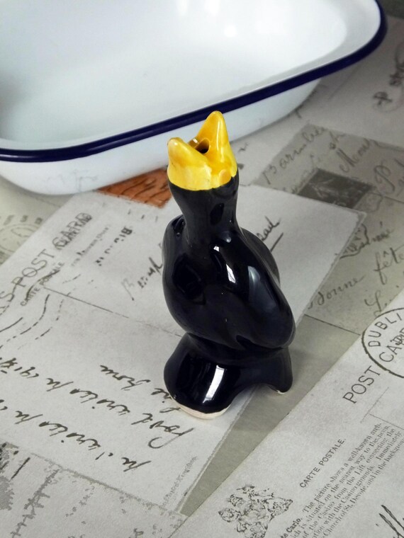 Vintage ceramic pie bird pie funnel / vent beautiful