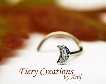 Nose Screw / Tragus stud "Glittering Crescent Moon"- 18k SOLID white Gold, high polished with diamond Pavé texture