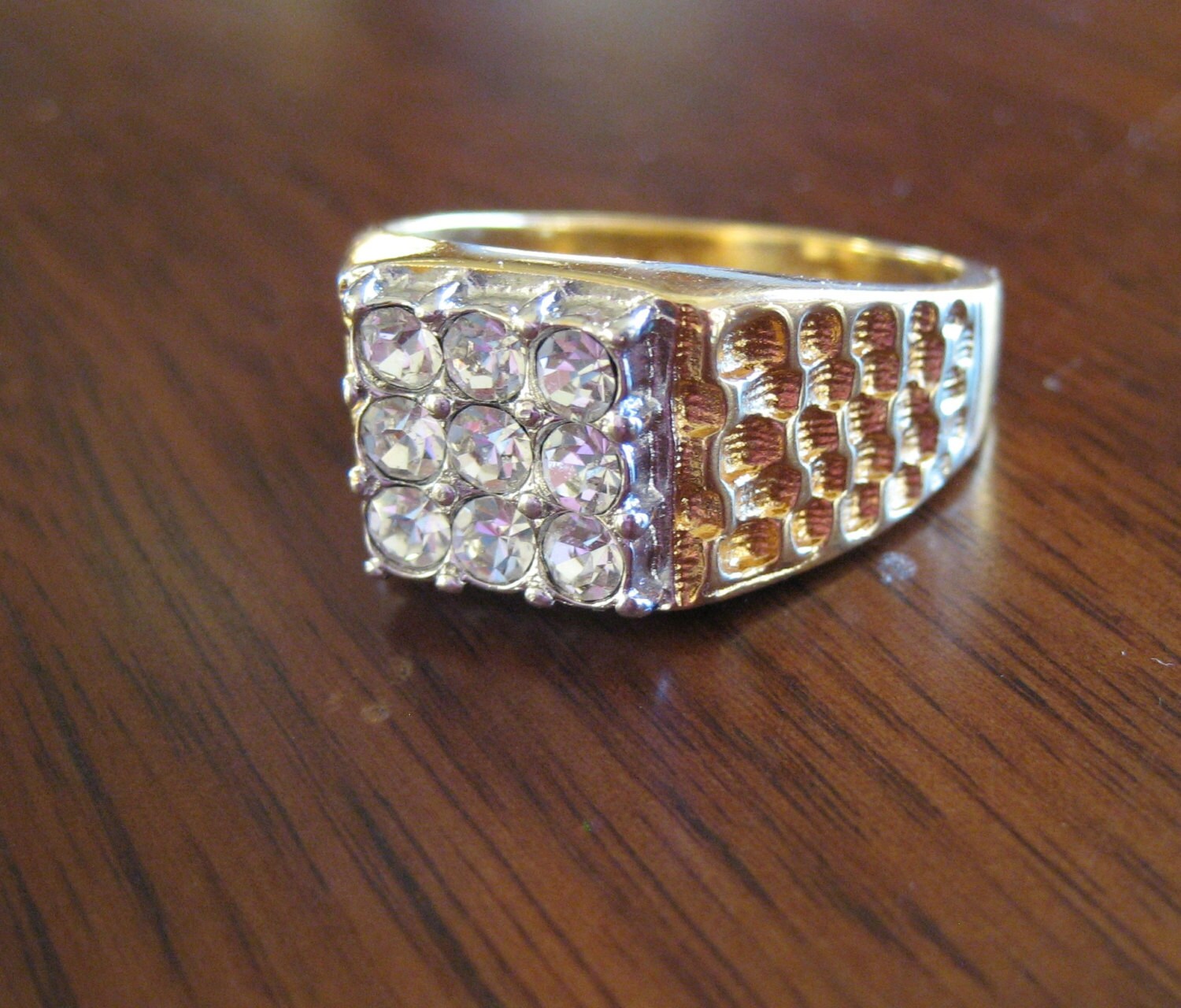 Vintage gold mens ring. Costume jewelry. Wedding.