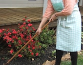 Cottage Chic Aprons for Mom Retro 40's Vintage Fabric Aprons for Women Vintage Baker Aprons Vintage Bridal Shower gifts Clothing for Women