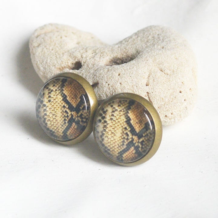 ANIMAL PRINT Stud Earrings metal brass depicting by