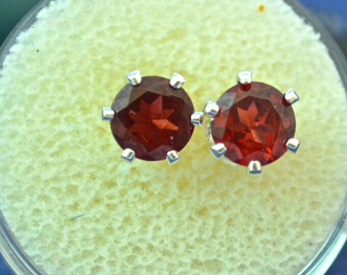 Garnet Stud Earrings, 6mm Round, Natural, Set in Sterling Silver E508