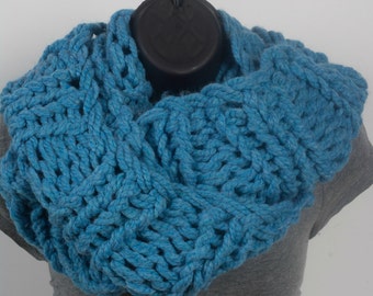Crochet Pattern : Women's Infinity Scarf Pattern by melissasknits