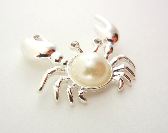 Bright Silver-tone Crab with Pearl Pendant