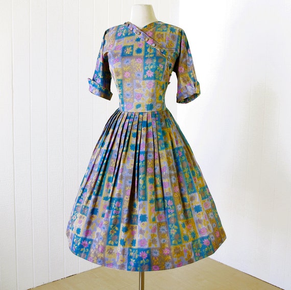 vintage 1950's dress ...pretty MEG MARLOWE floral novelty