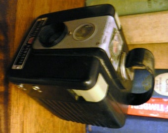 vintage camera ... KODAK BROWNIE HAWKEYE 2 of 2 ... fun collector find ...