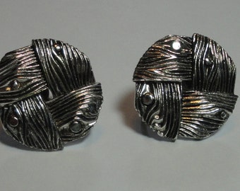 Vintage LISNER Silver Tone Screw Back Earrings