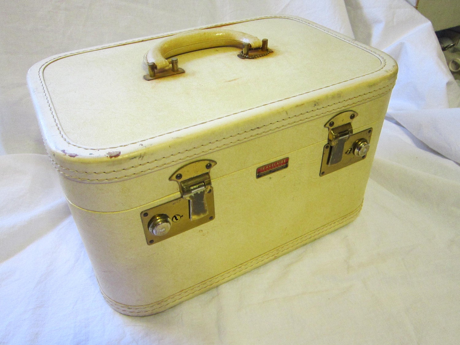 vintage train case TRAVELAIRE luggage retro travel case