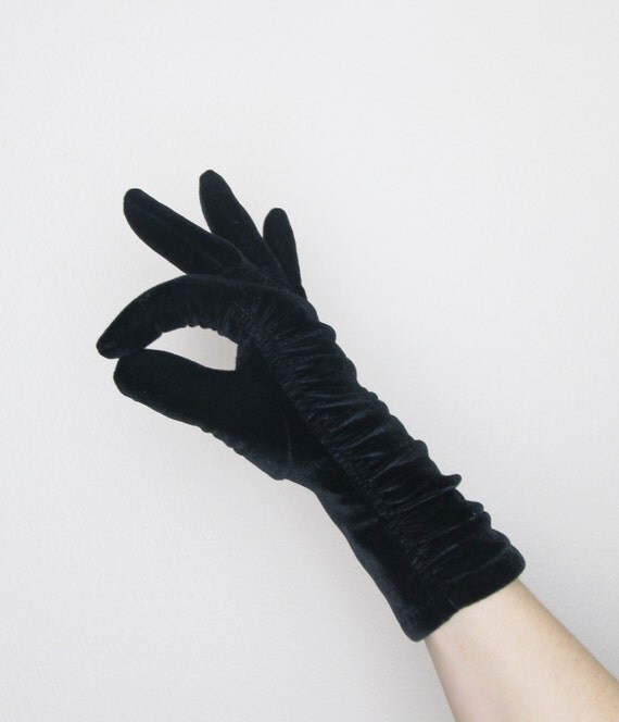 Vintage Gloves / Black Velvet Ruched Gloves