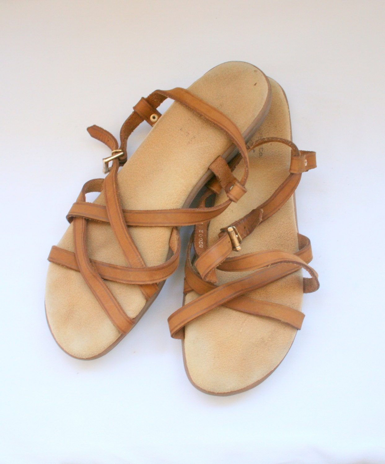 bass sandals fish