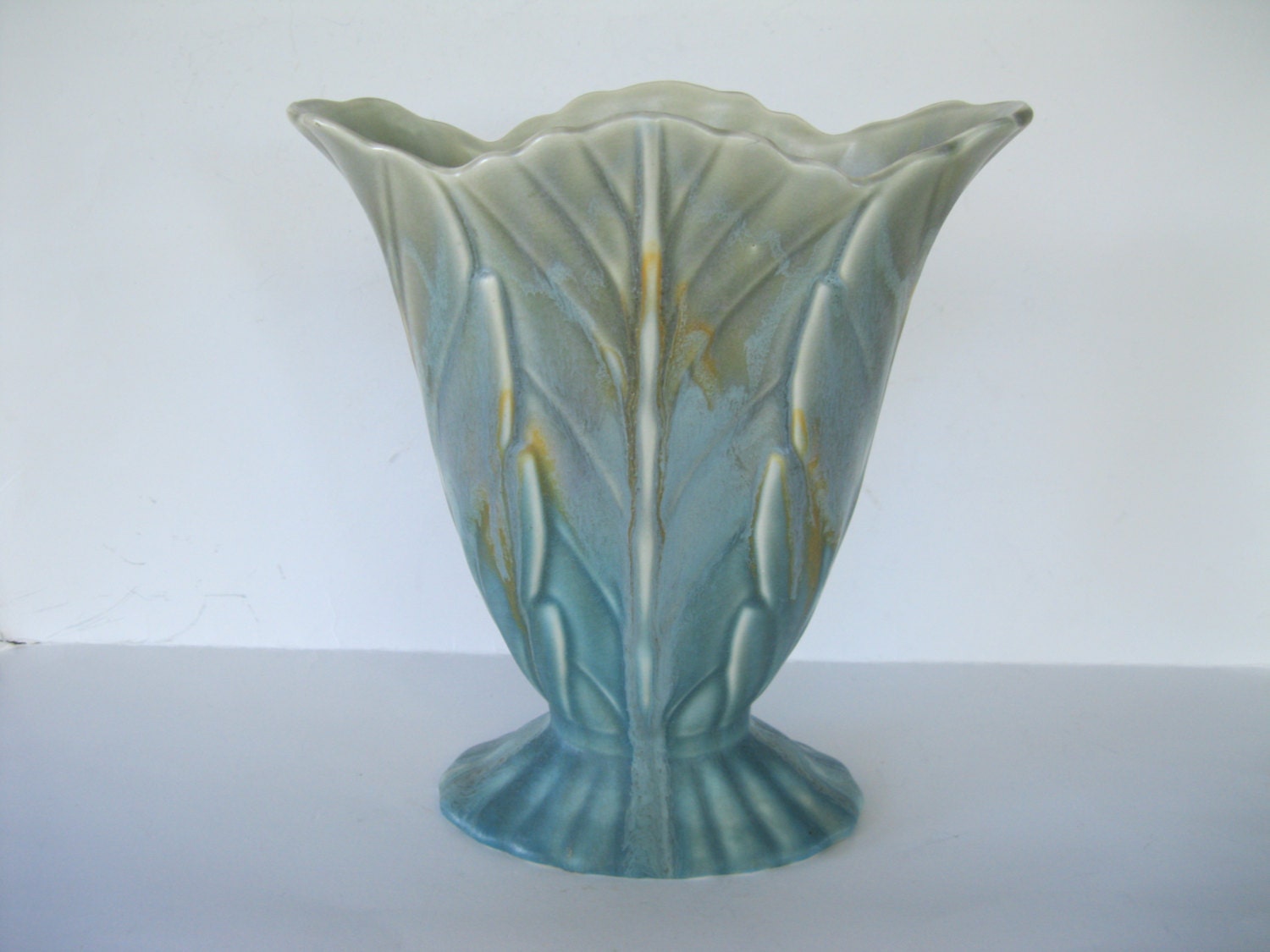 Beswick Pottery Fan Vase with Scalloped Lip by TheSnapDragonsLair