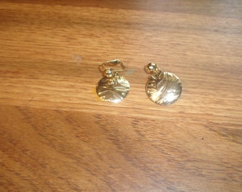 vintage clip on earrings goldtone dangles
