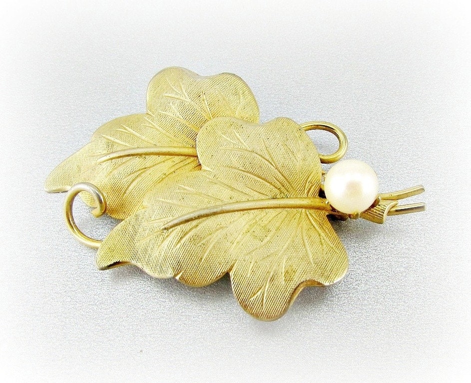 Vintage Gold Leaf Brooch Pin Cultured Pearl by
