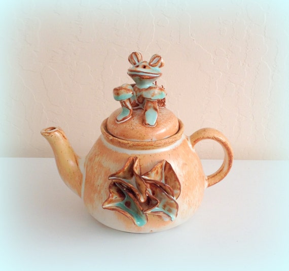 Vintage Frog Teapot Ceramic One Cupper with by izzysvintagegarden