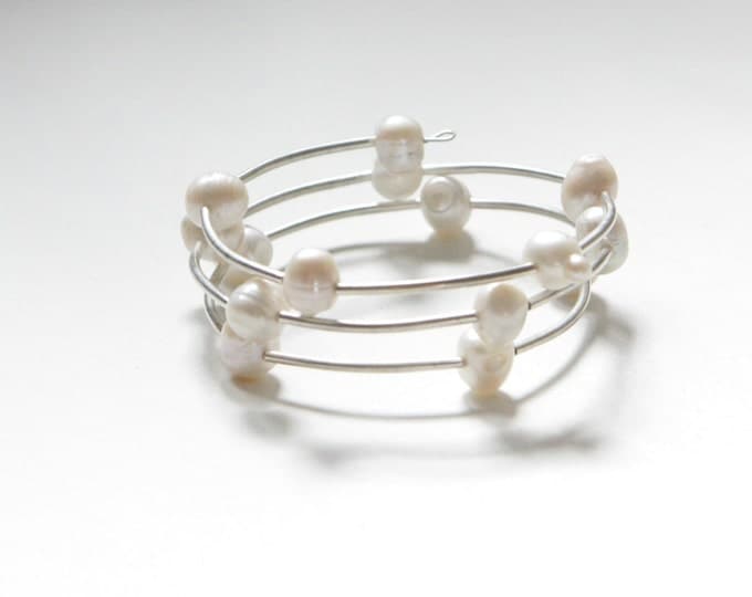 Pearl bracelet, pearl cuff, cuff bracelet, baroque pearl bracelet, memory wire bracelet, one size bracelet, women cuff, woman bracelet