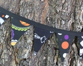 MINI -- HALLOWEEN DOILY, skeleton, polka dots, ghosts fabric pennant garland, bunting, table decoration -- 58" Il_170x135