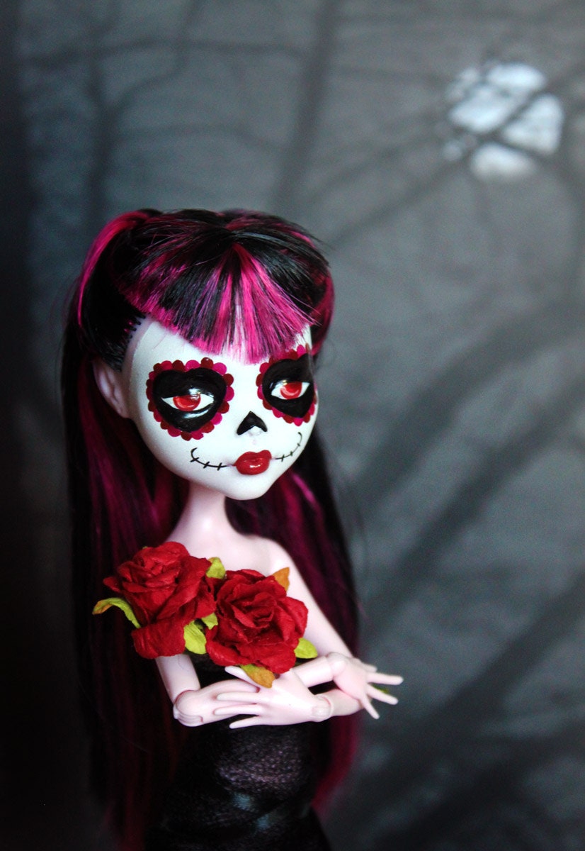 draculaura skull