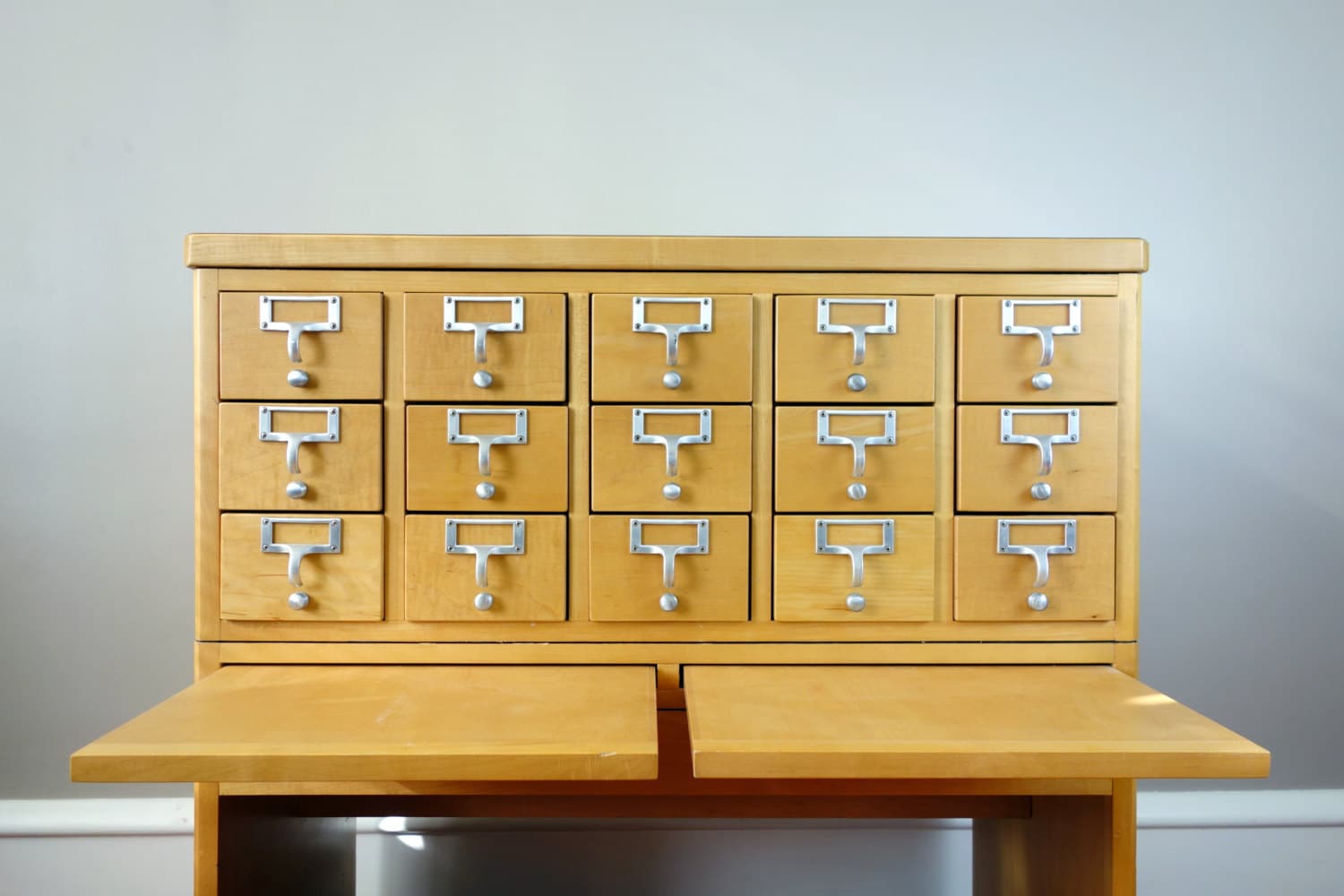 Vintage Library Card Catalog 15 Drawer w. 2 Wooden Pullouts