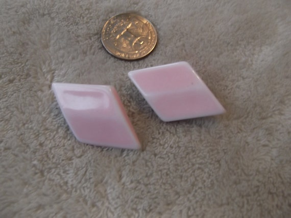 Vtg Clip On Earrings- Shabby Pink Diamond Shape-C2404