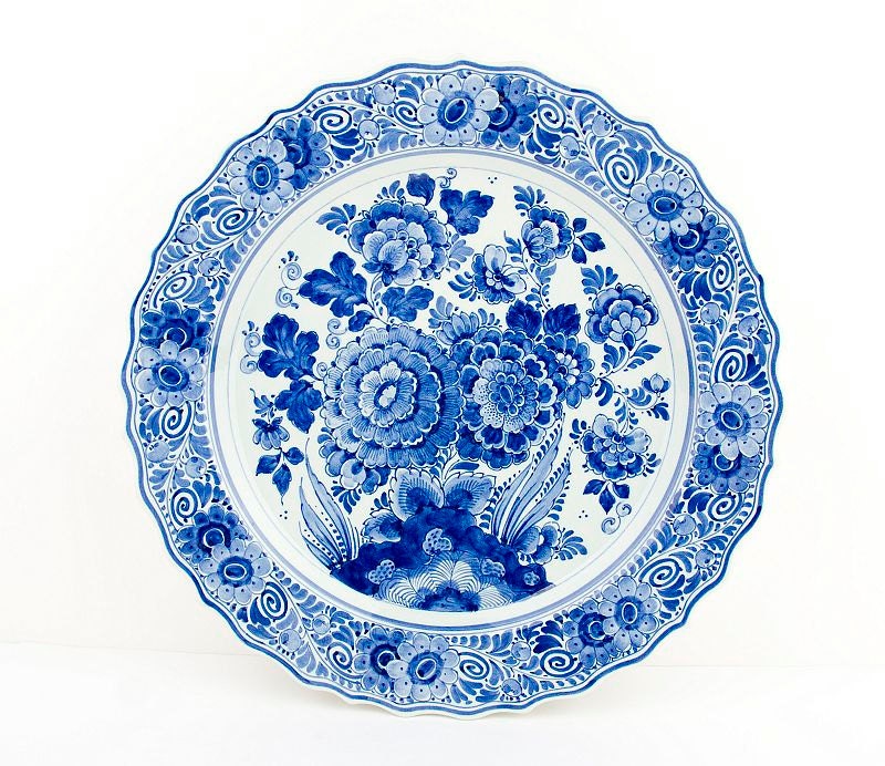 Vintage Delft Blue wall plate with ruffled by CrystalBlueVintage