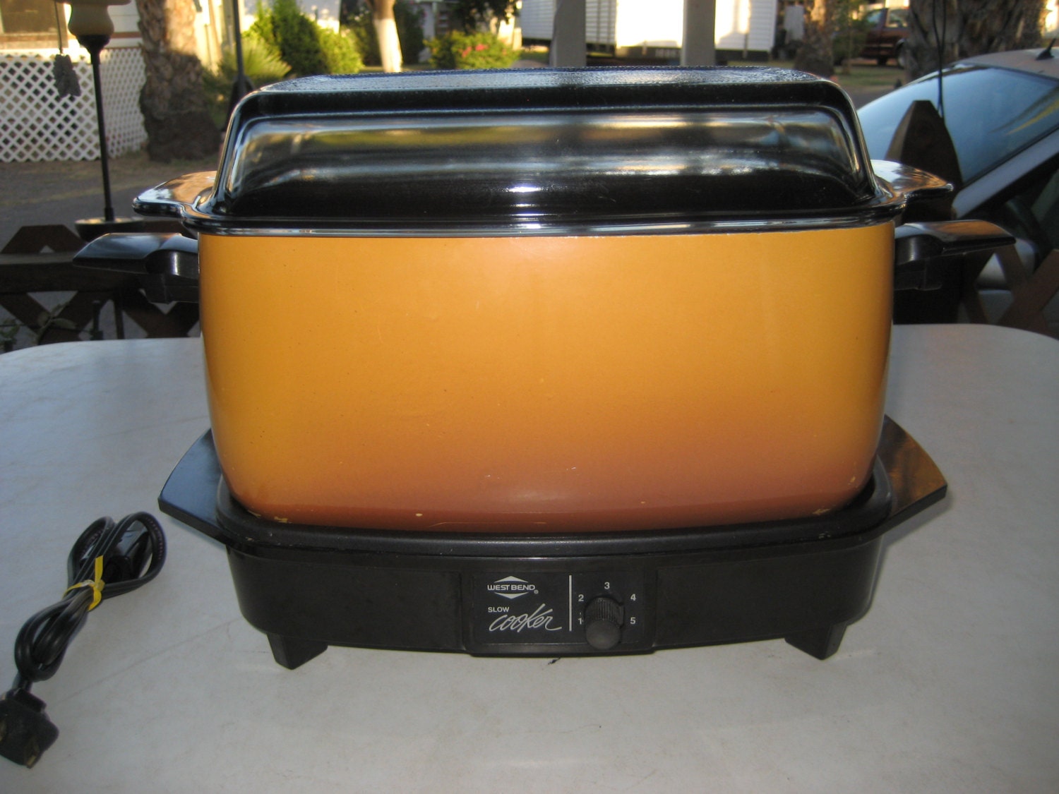 Vintage West Bend Slow Cooker With Manual/Recipe Booklet.