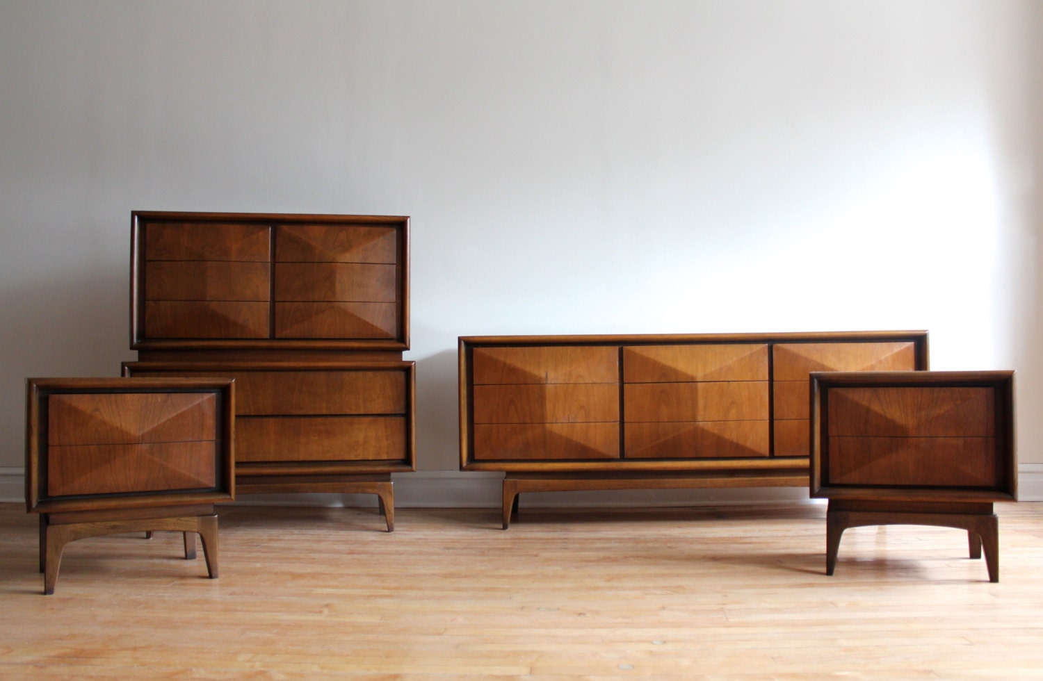 mid-century-modern-bedroom-furniture-nathanshead