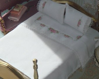 Dollhouse bed linnen and two mattching pillows. 1:12 dollhouse Miniature bed linnen.