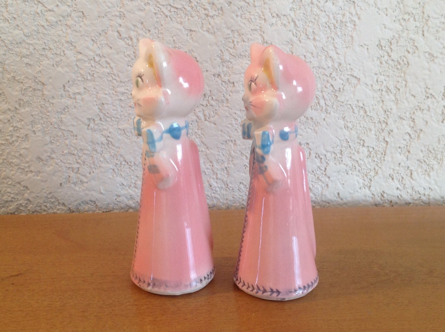Pretty in pink Kitty Salt and Pepper Shakers.