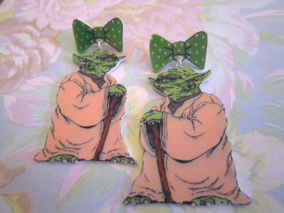 Yoda earrings from BunnyBunsShop on Etsy yoda Earrings for geekettes