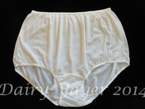 Size 13 3x vintage DIXIE Belle panties white nylon pillow tab