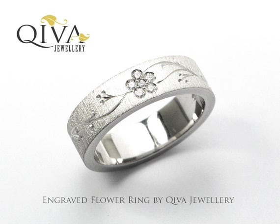 Finland wedding ring hand