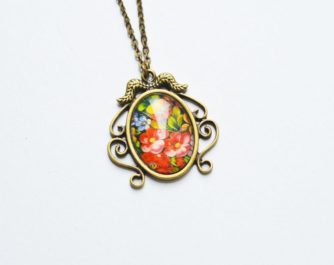 FLORAL MOTIFS Oval pendant metal brass with pictures of flowers under glass