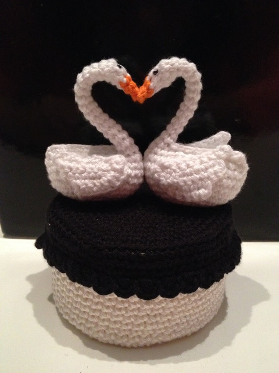 Pattern Giftbox with Love Swans by Nienepien