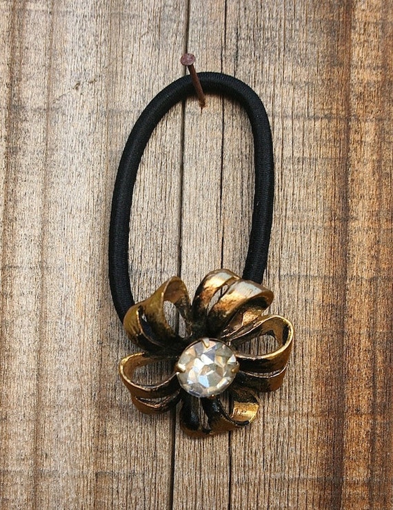 Items similar to Vintage 1930s Gold Black Rhinestone Flower Metal ...