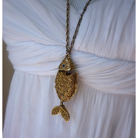 Vintage Fish Locket Necklace with Solid Perfume / Chinese