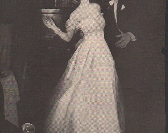 Original ad for White Shoulders perfume by Hartnell, 1940s from Vogue magazine 8 1/2 x 12 in. - beauty260