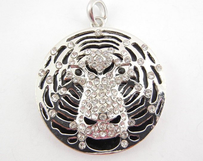 Round Tiger Head Pendant with Rhinestone Silver-tone